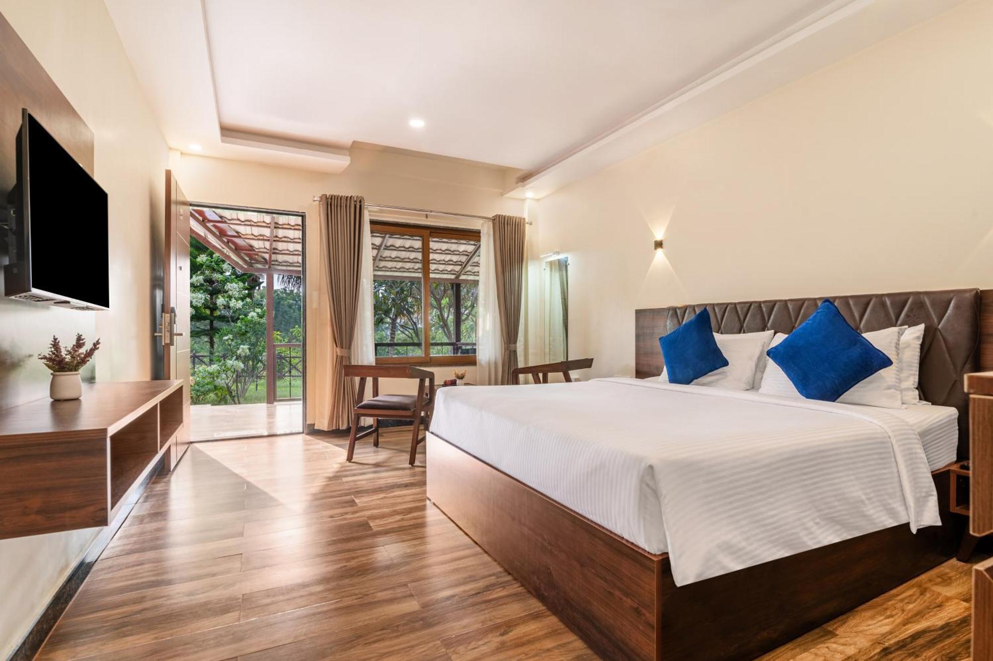 Hotel Sterling Banashree Badami Exteriér fotografie