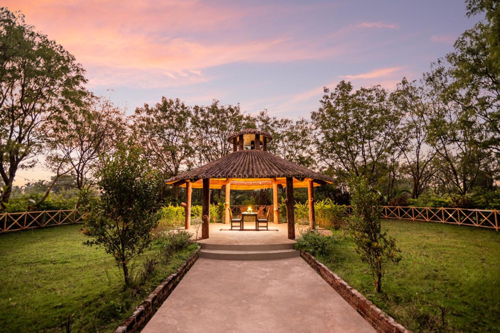 Hotel Sterling Banashree Badami Exteriér fotografie